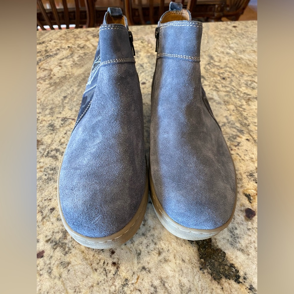 Comfortiva Fall Boot navy camo NEW size 10w.